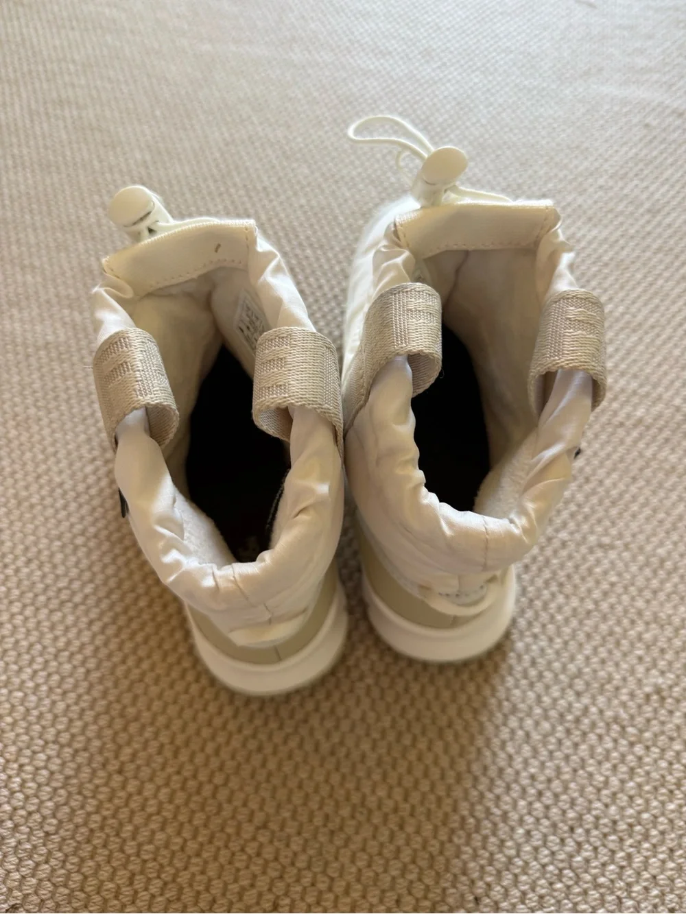 Girls North Face Thermoball Snow Boots size 4
